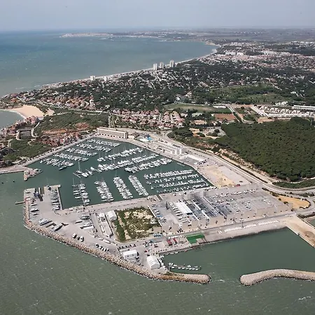 Puerto Sherry Apartahotel